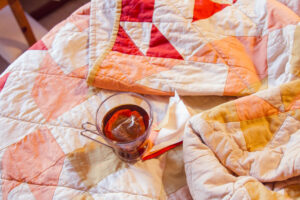 Read more about the article Tea Staining My Stargazer Wearable Quilt for a Vintage Look